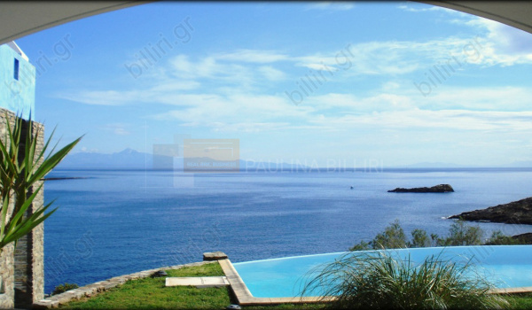 Πισίνα - θέα . Swimming pool - view
